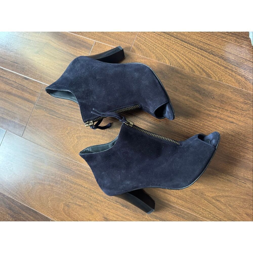 Paul Green 5.5 Malory/Mallory peep-toe ankle bootie in black suede with a gold z